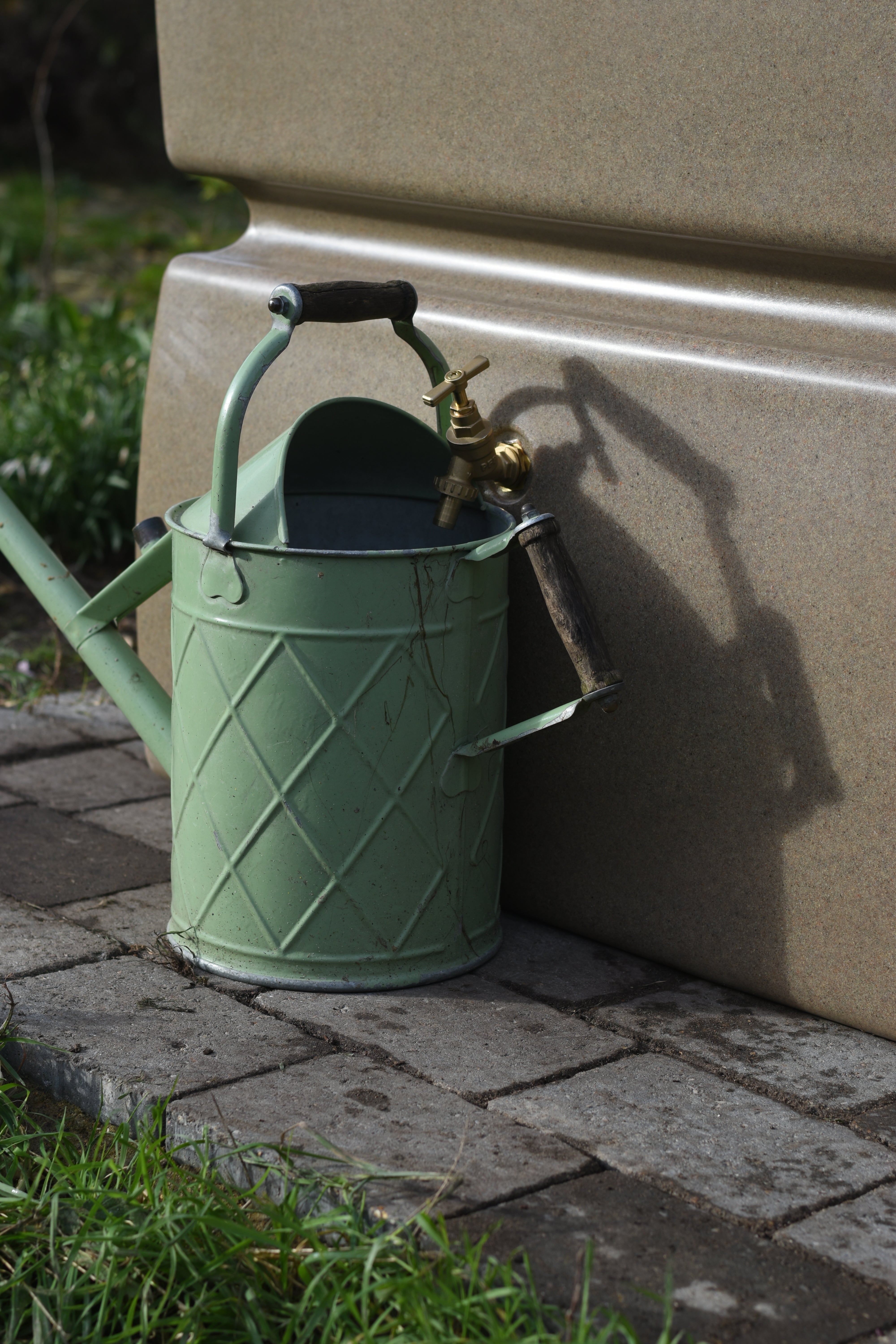 825 Litre Pillar Water Butt in Sandstone